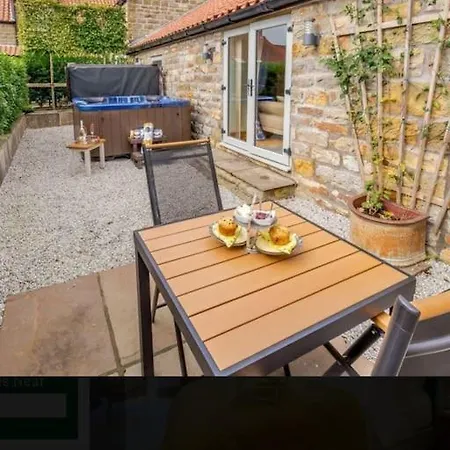 Bees Luxury 5* With Hot Tub Scarborough